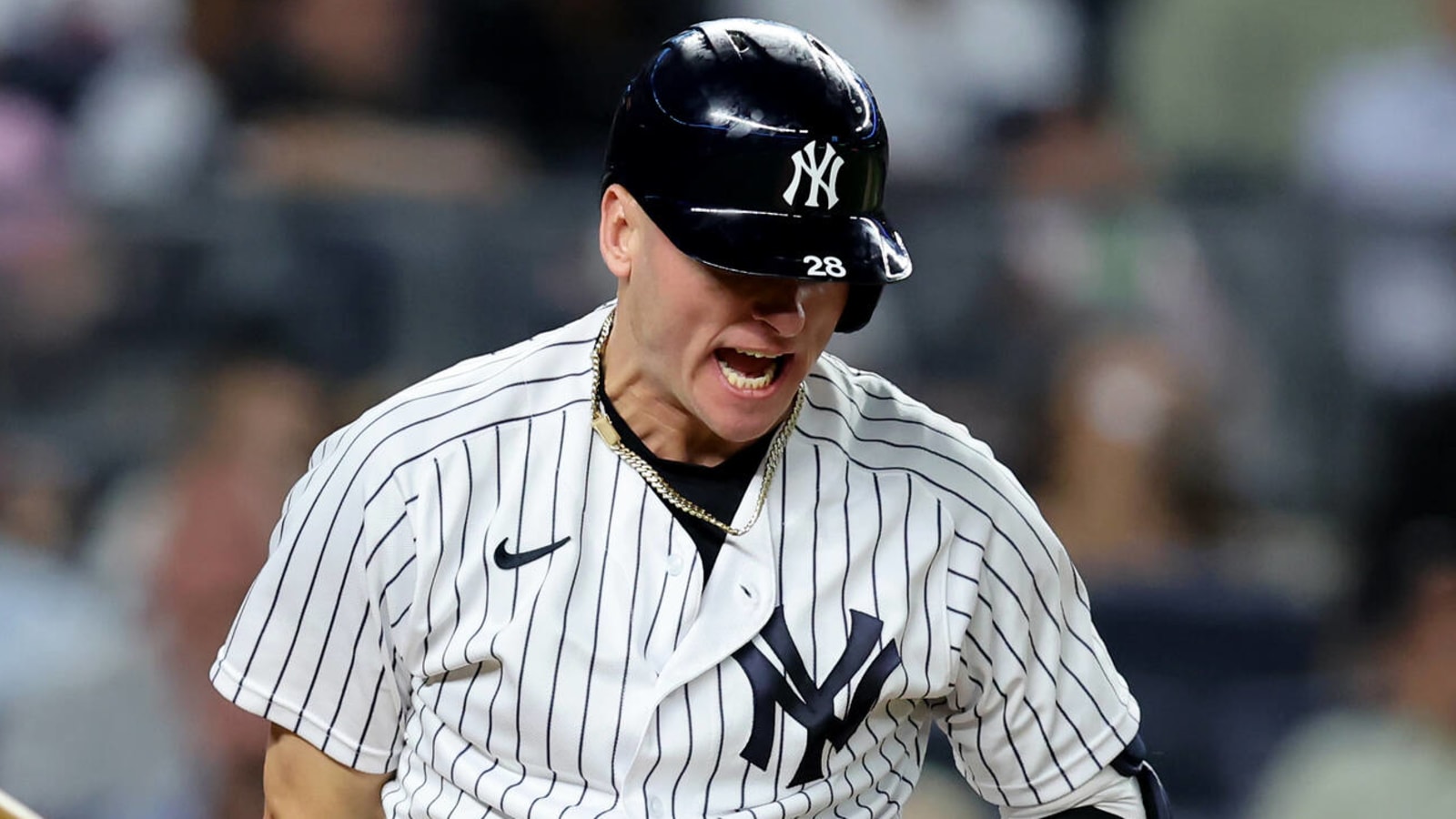 Watch: Benches empty between Yankees and Rays