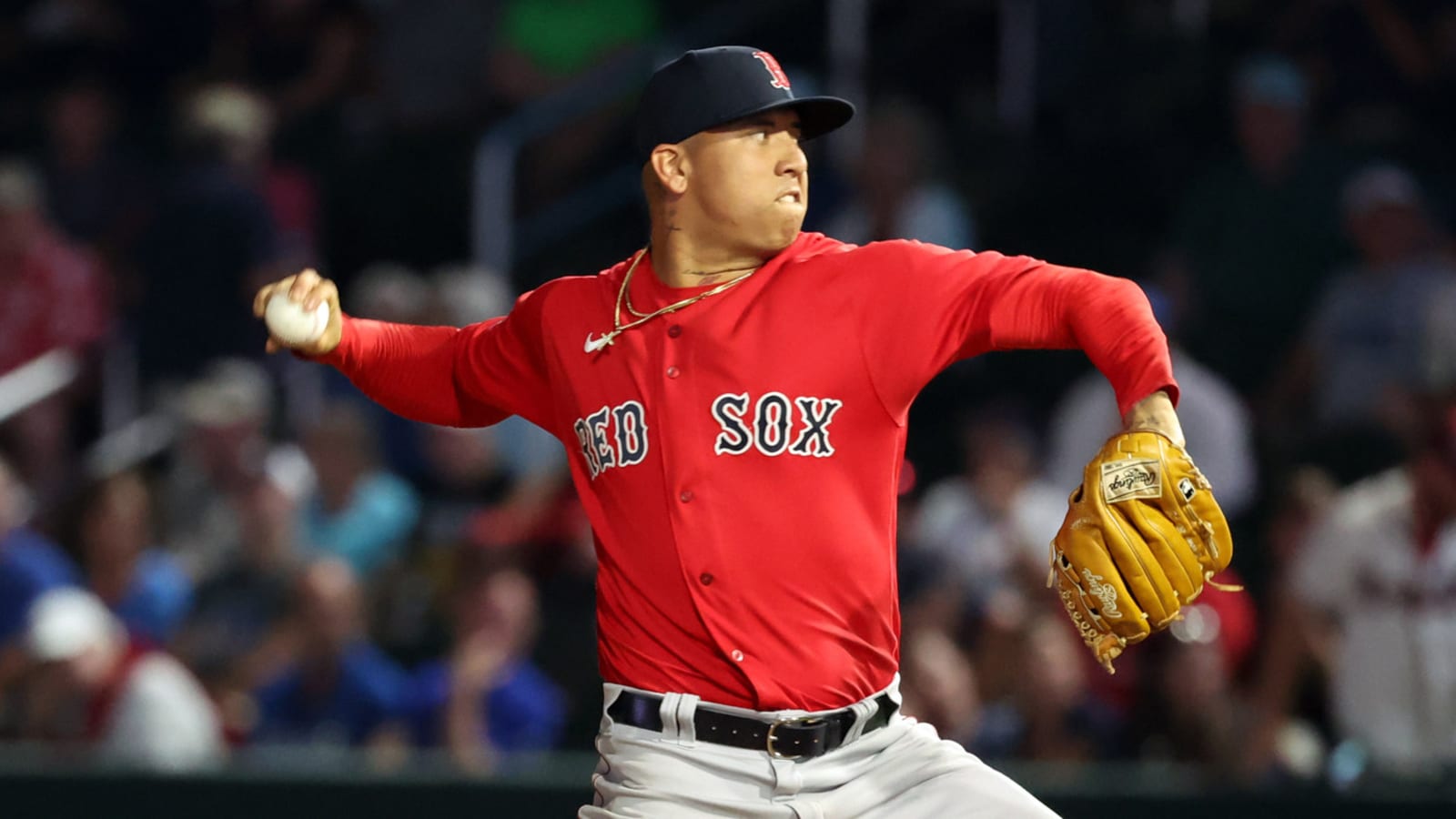 Red Sox re-sign pair of RHPs