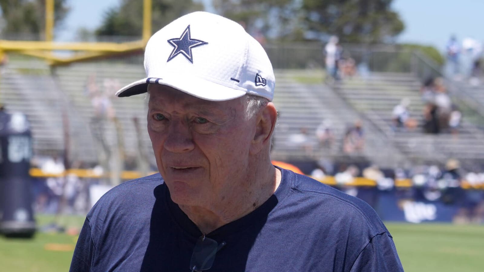 Jerry Jones sends blunt message to training-camp holdout