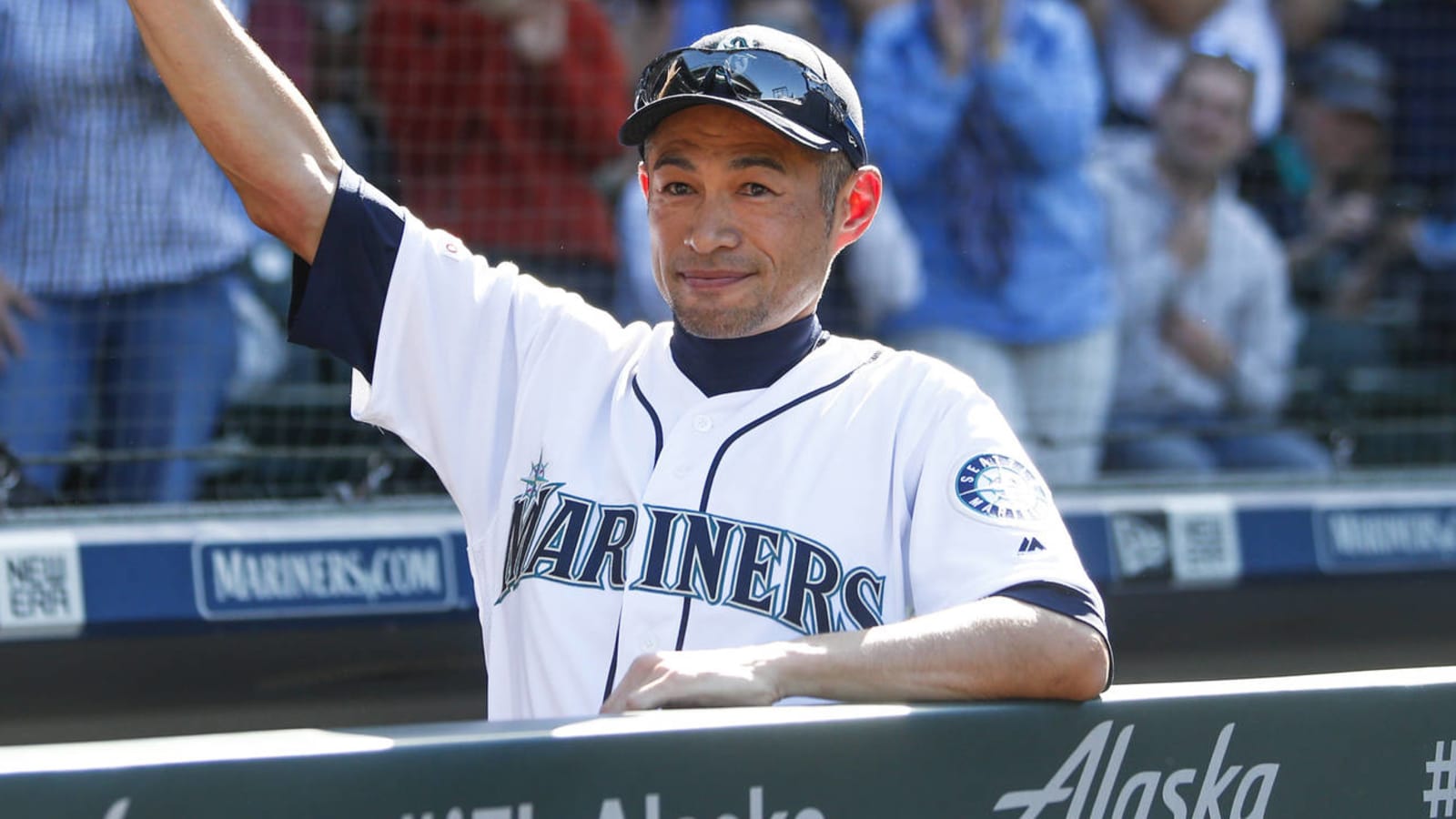 Ichiro makes cameo at Dodgers’ World Series ring ceremony