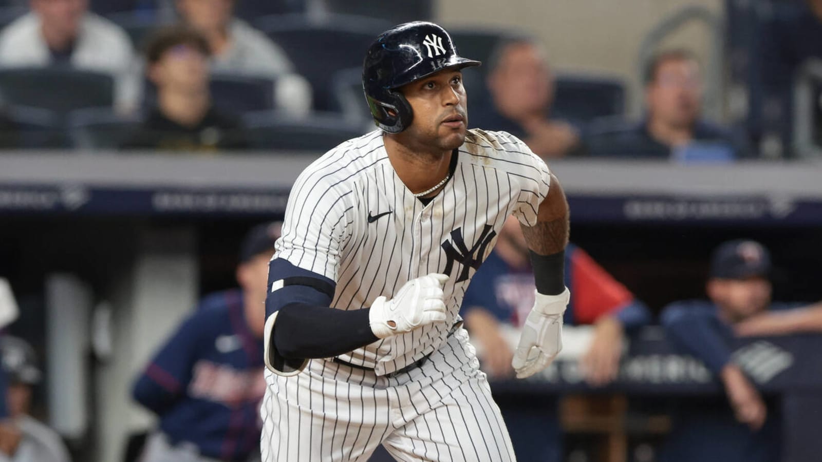 Yankees fans shower Aaron Hicks with 'Joey Gallo' chant