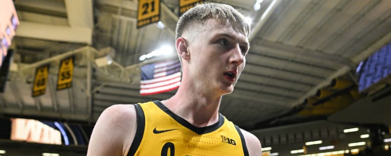 Josh Dix Shot Lifts Hawkeyes