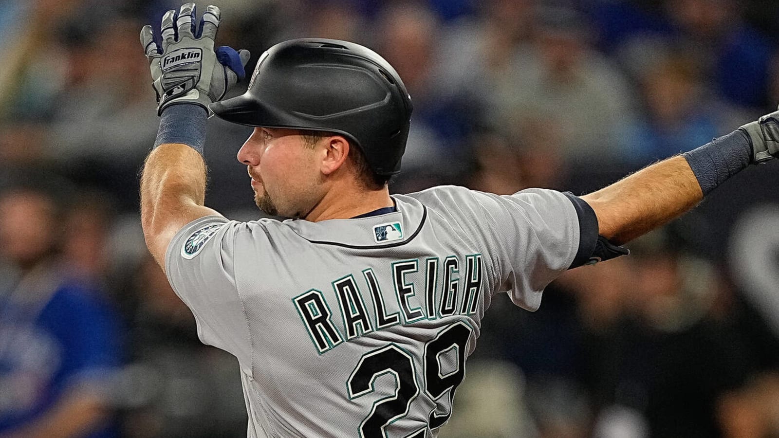 Mariners catcher Cal Raleigh underwent offseason thumb surgery