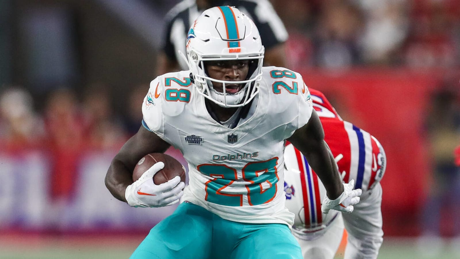 Breakout star for Dolphins dealing with knee injury
