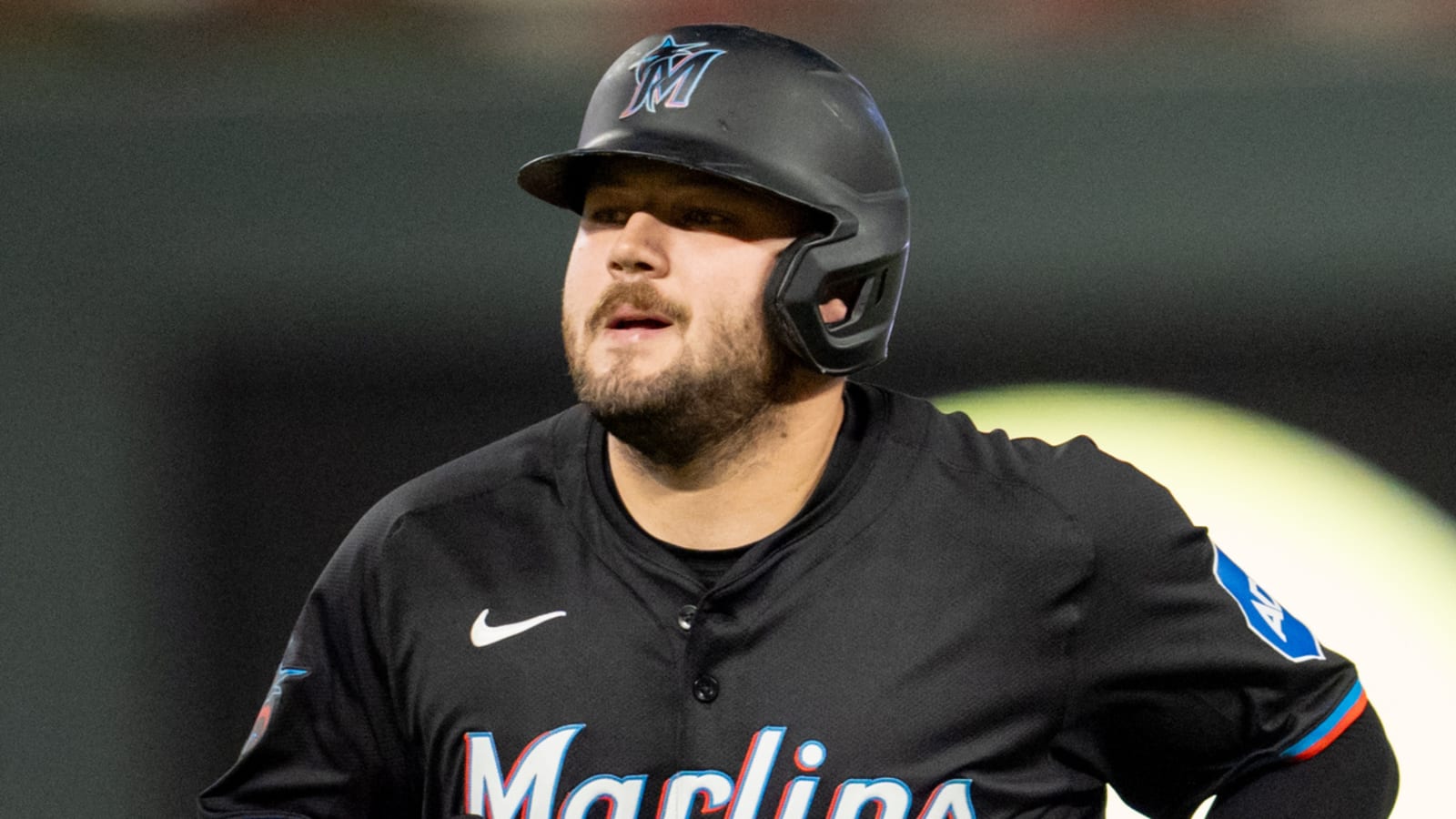 Rangers acquire power-hitting IF from Marlins