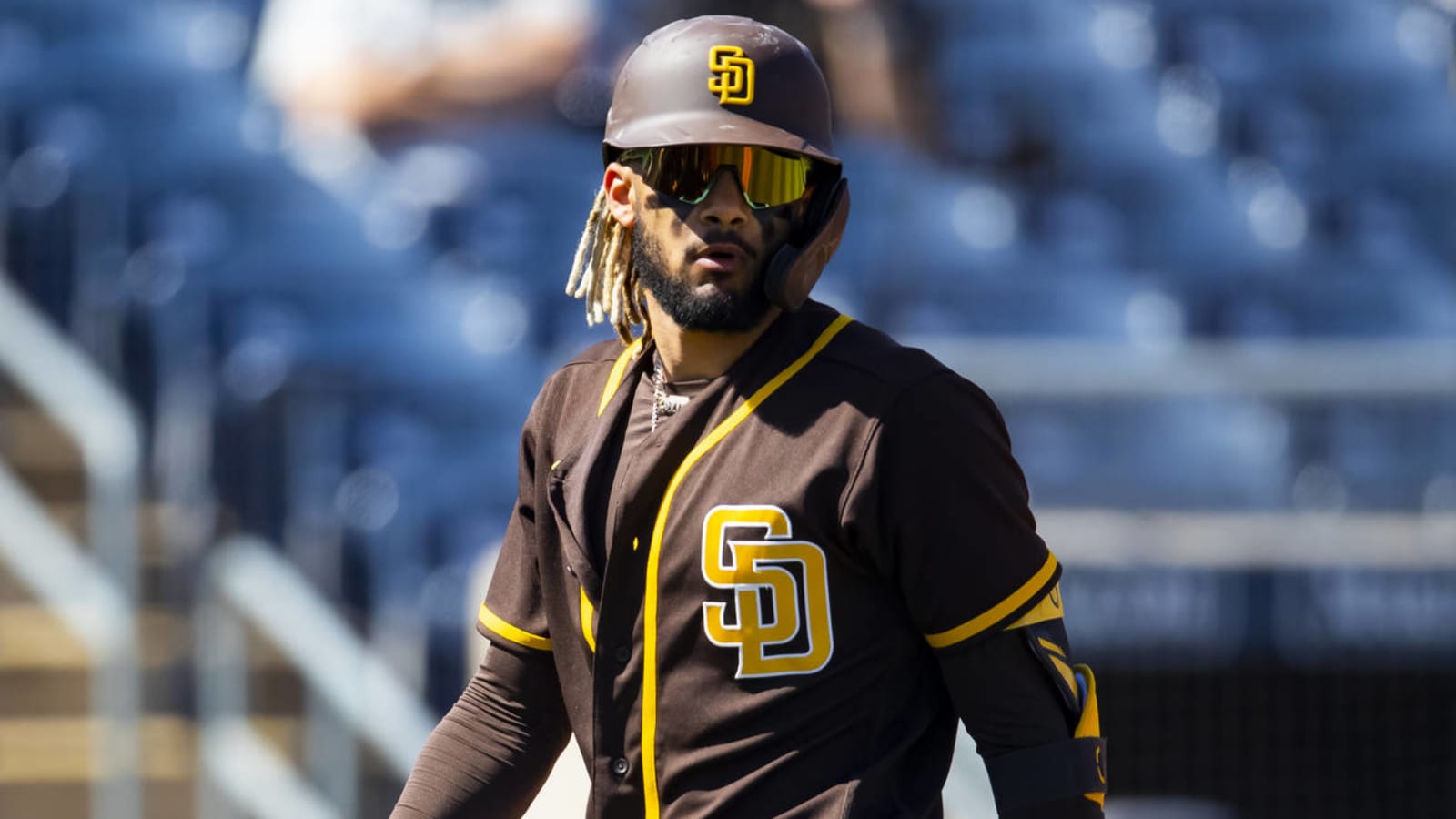 Padres SS Tatis Jr. leaves game with shoulder discomfort