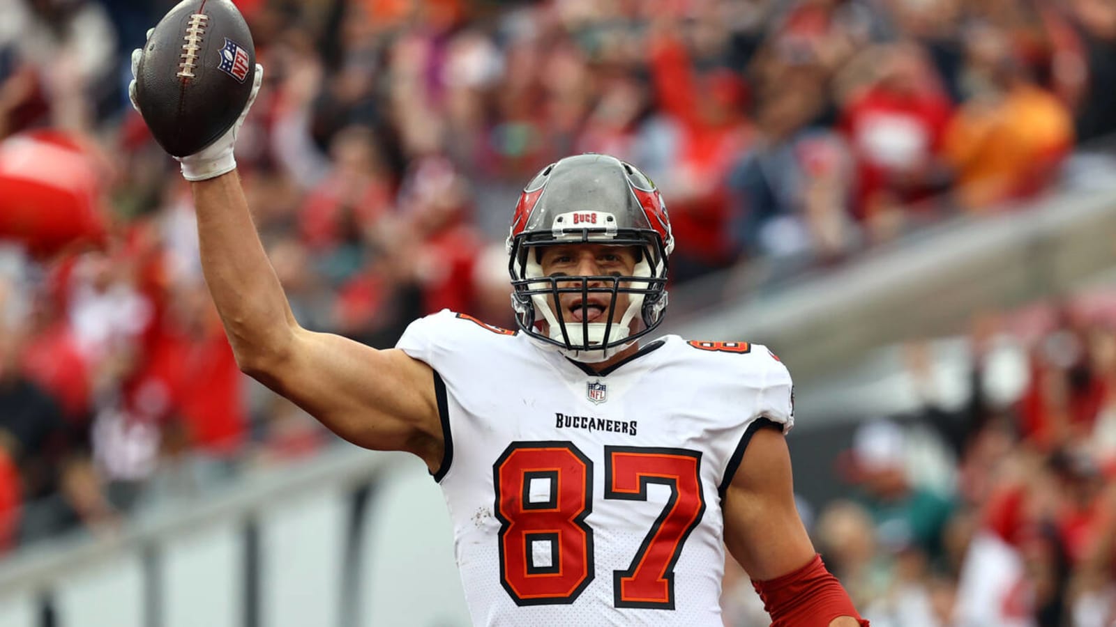 Rob Gronkowski’s girlfriend weighs in on whether TE will make comeback