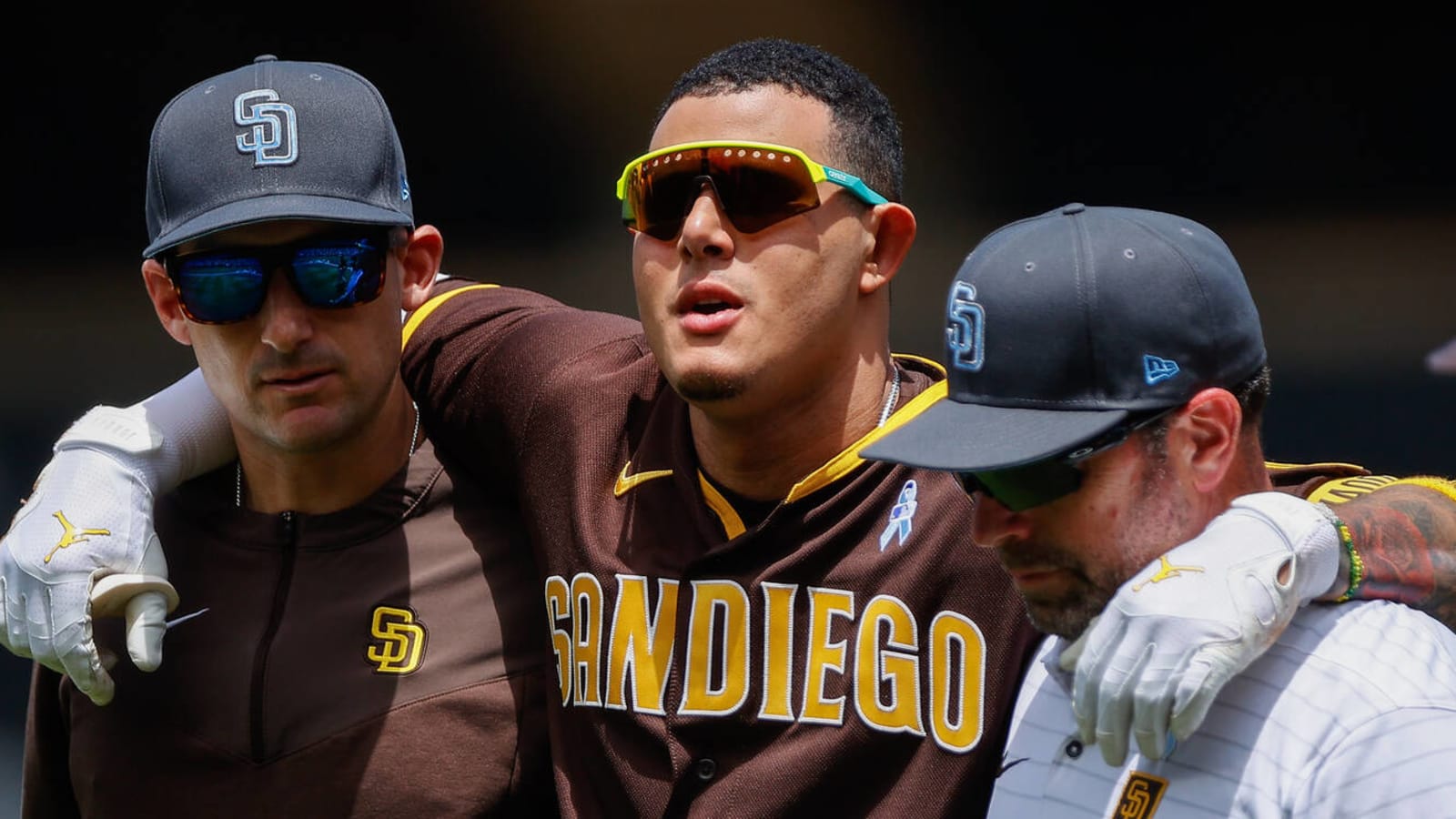 Manny Machado suffers ankle injury; X-rays negative