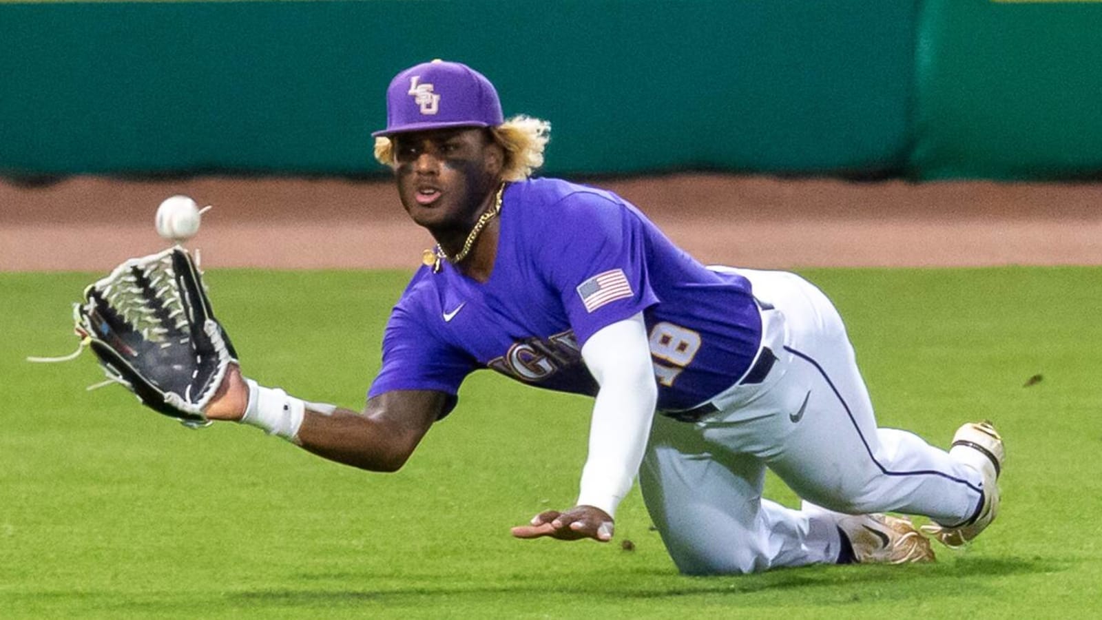 Watch: LSU outfielder makes bid for catch of the year