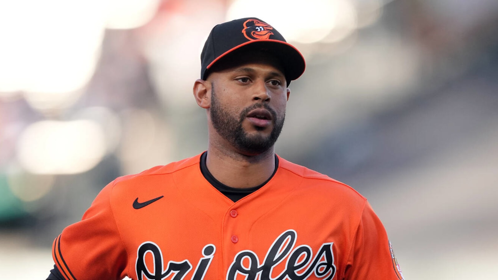 Orioles sign Aaron Hicks 10 days after Yankees cut him