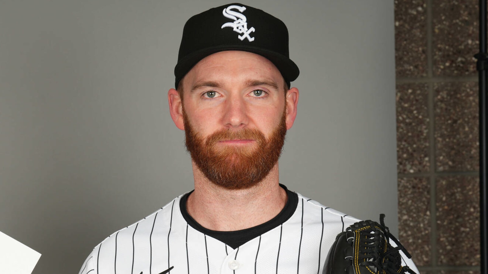 Two White Sox players leave game due to injury