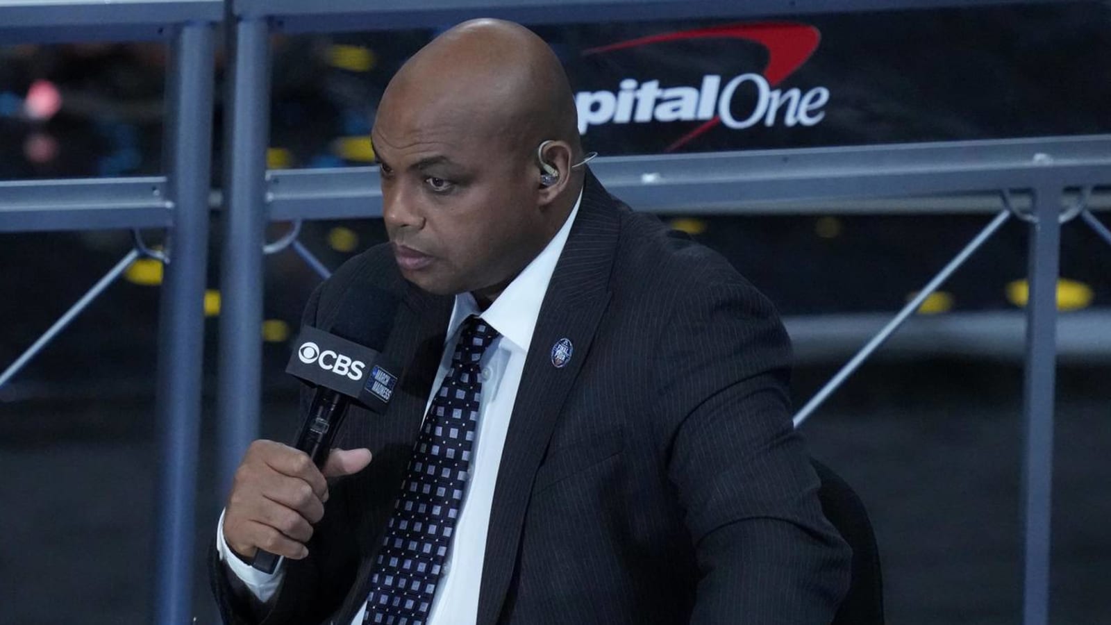 Charles Barkley plays both sides on Anthony Davis injury