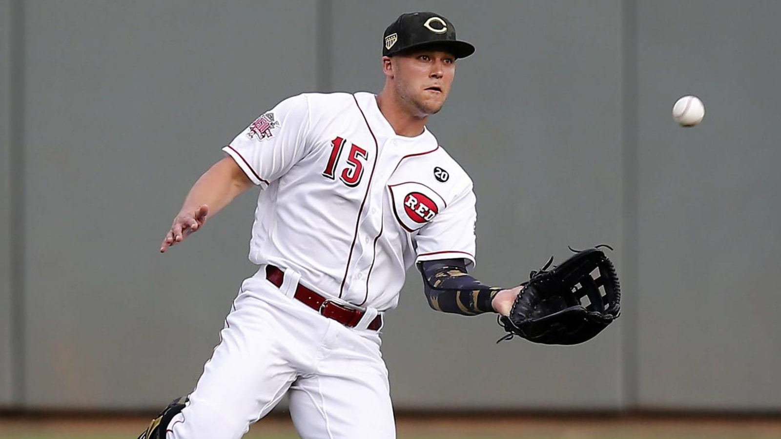 Reds not moving CF Nick Senzel back to SS
