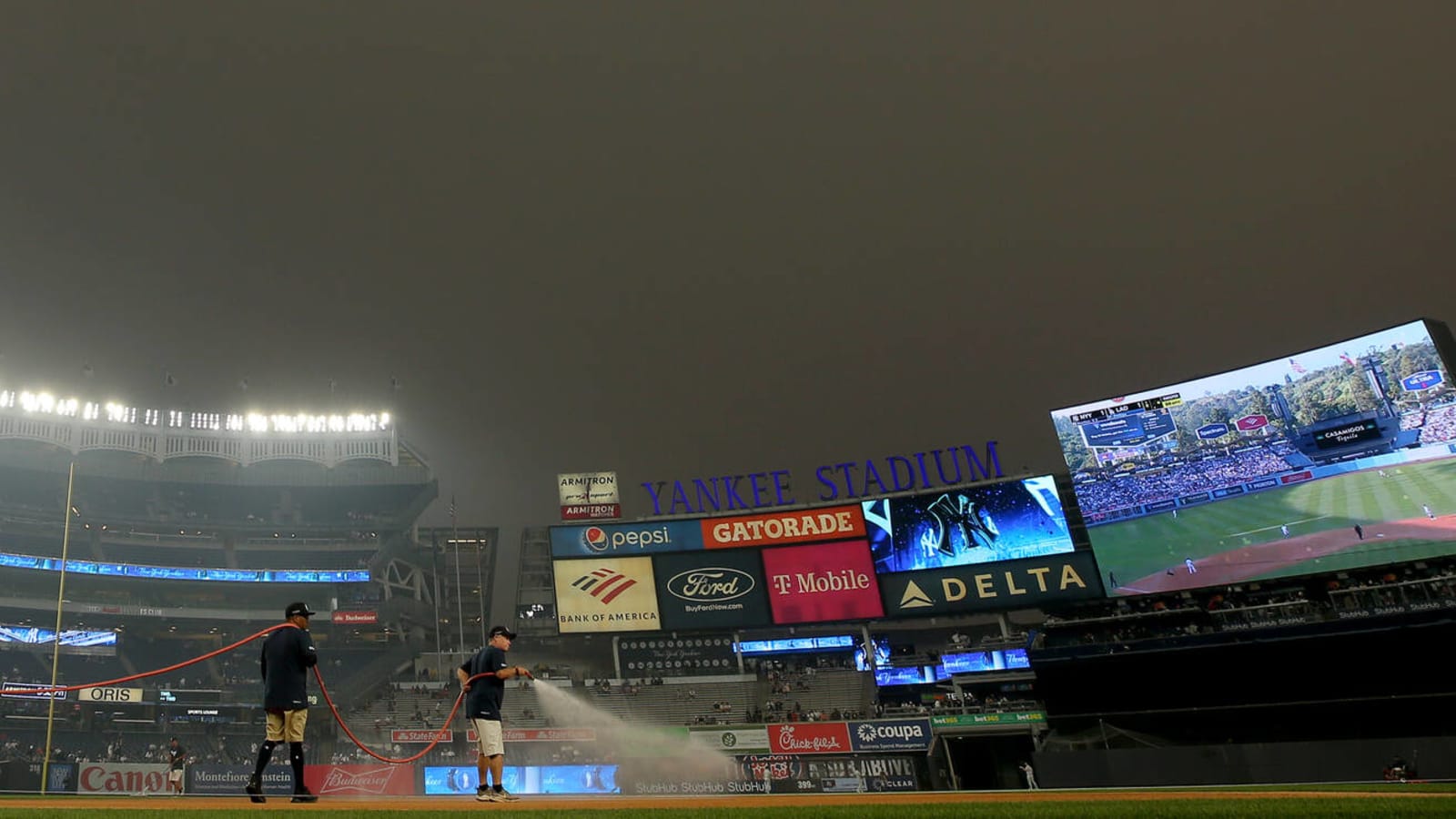 Photo of Yankee Stadium shows poor air quality from wildfires