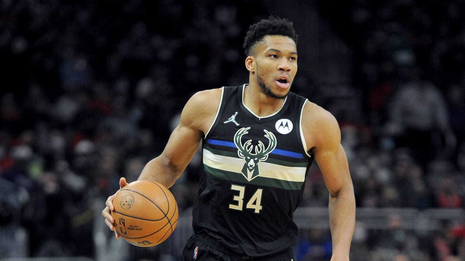 Bucks knock Bulls out of top spot in Eastern Conference