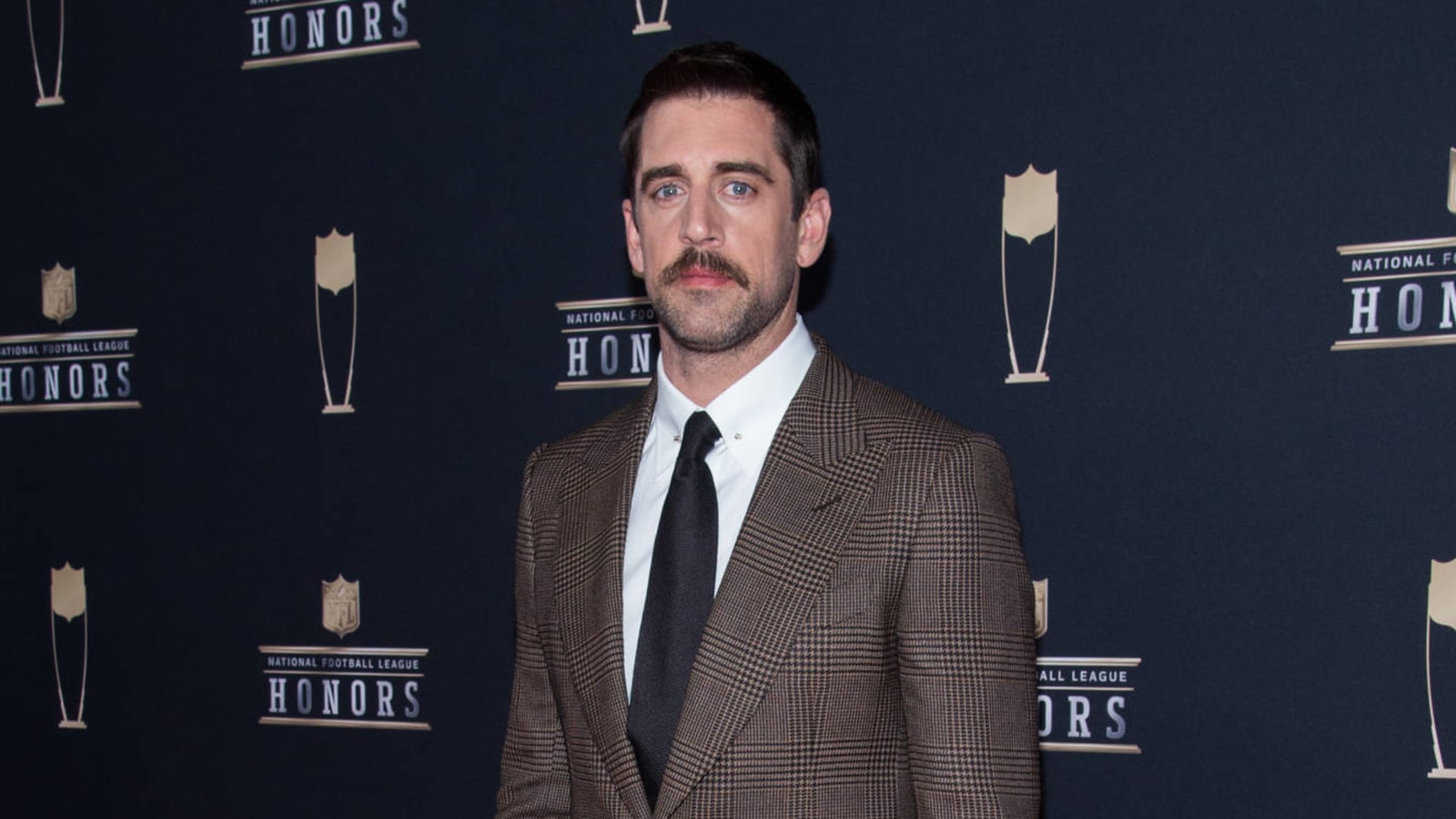 Aaron Rodgers struggling with key wedding decision?