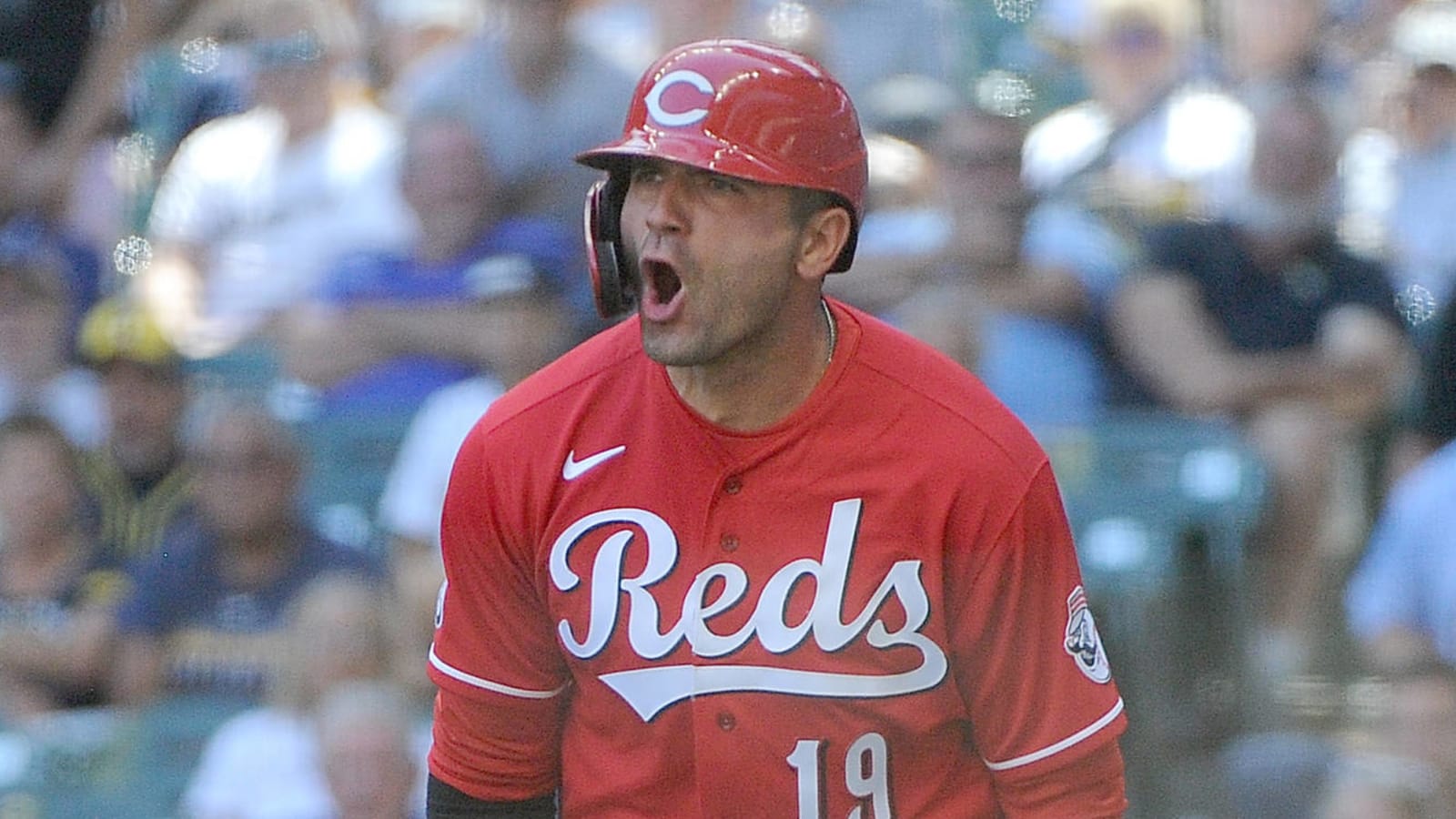 Joey Votto meets young Reds fan who cried after his ejection