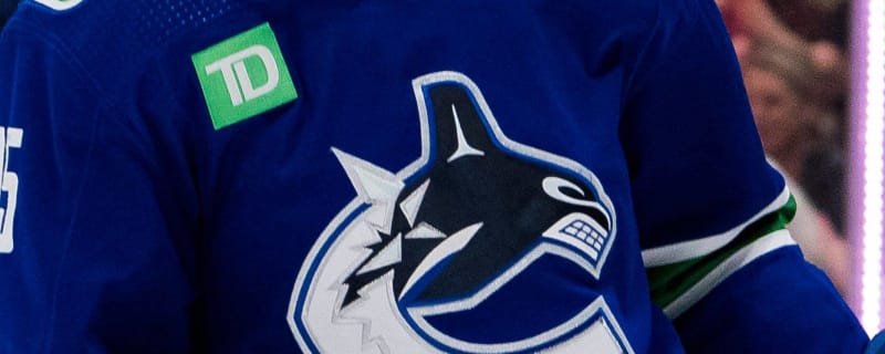 Canucks acquire Ilya Safonov from Blackhawks for future considerations