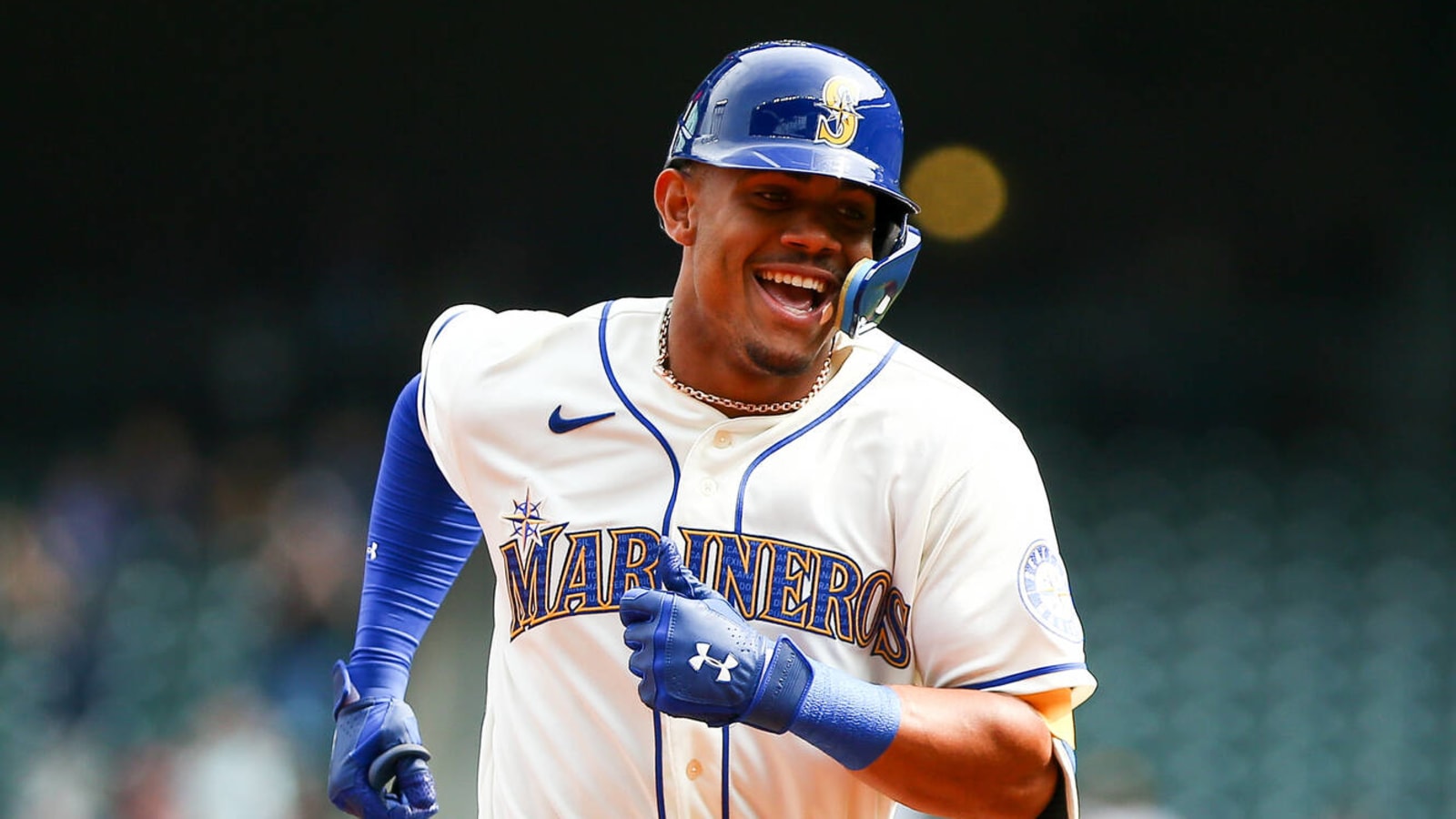 Mariners star Julio Rodriguez joins 25-25 club against Padres