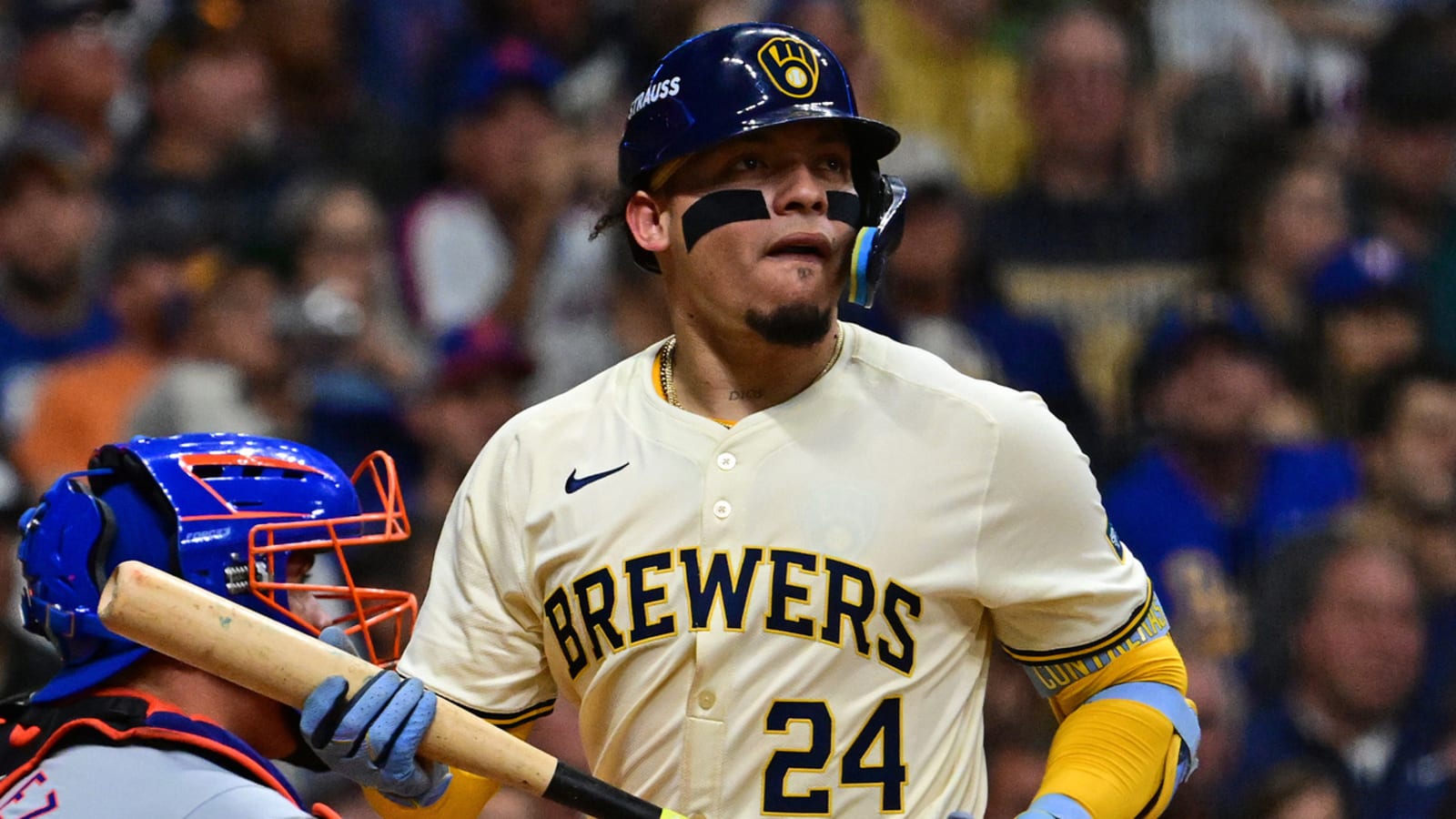 Brewers avoid arbitration with one of their top players
