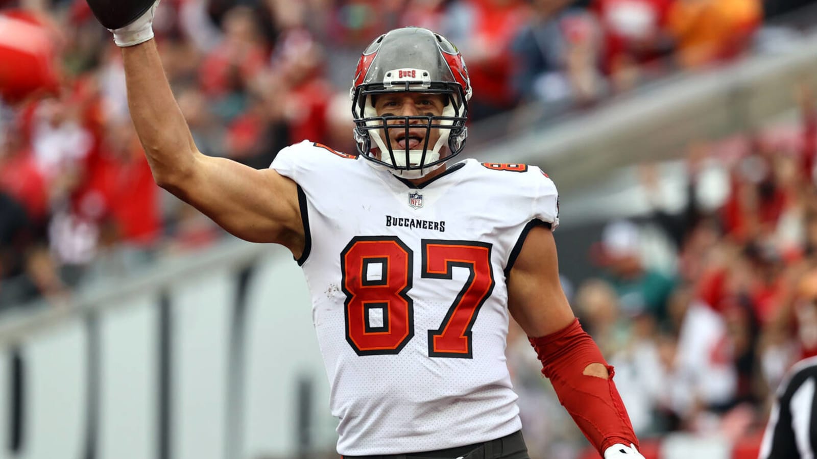 Warren Moon thinks TE Rob Gronkowski could save Buccaneers