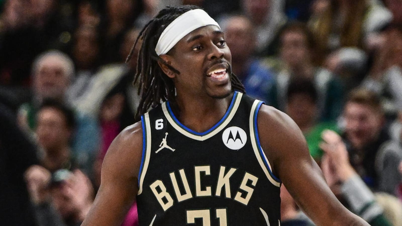 Watch: Jrue Holiday sends Bucks to 11th straight win