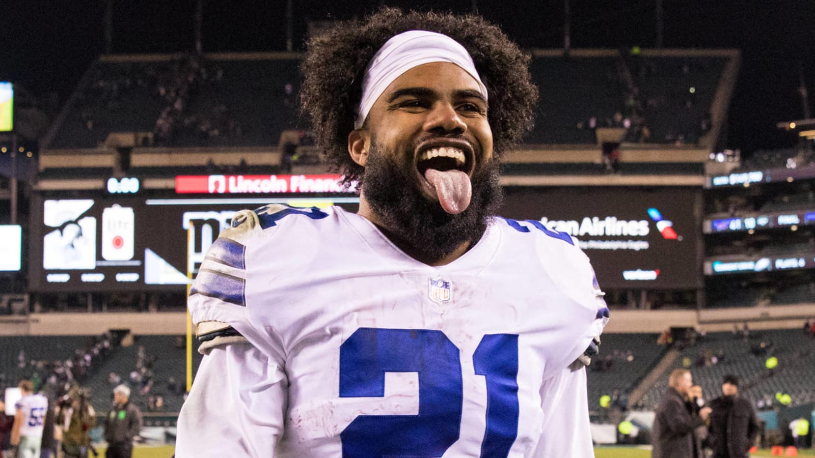 Ezekiel Elliott back in Cabo after slight by Jerry Jones