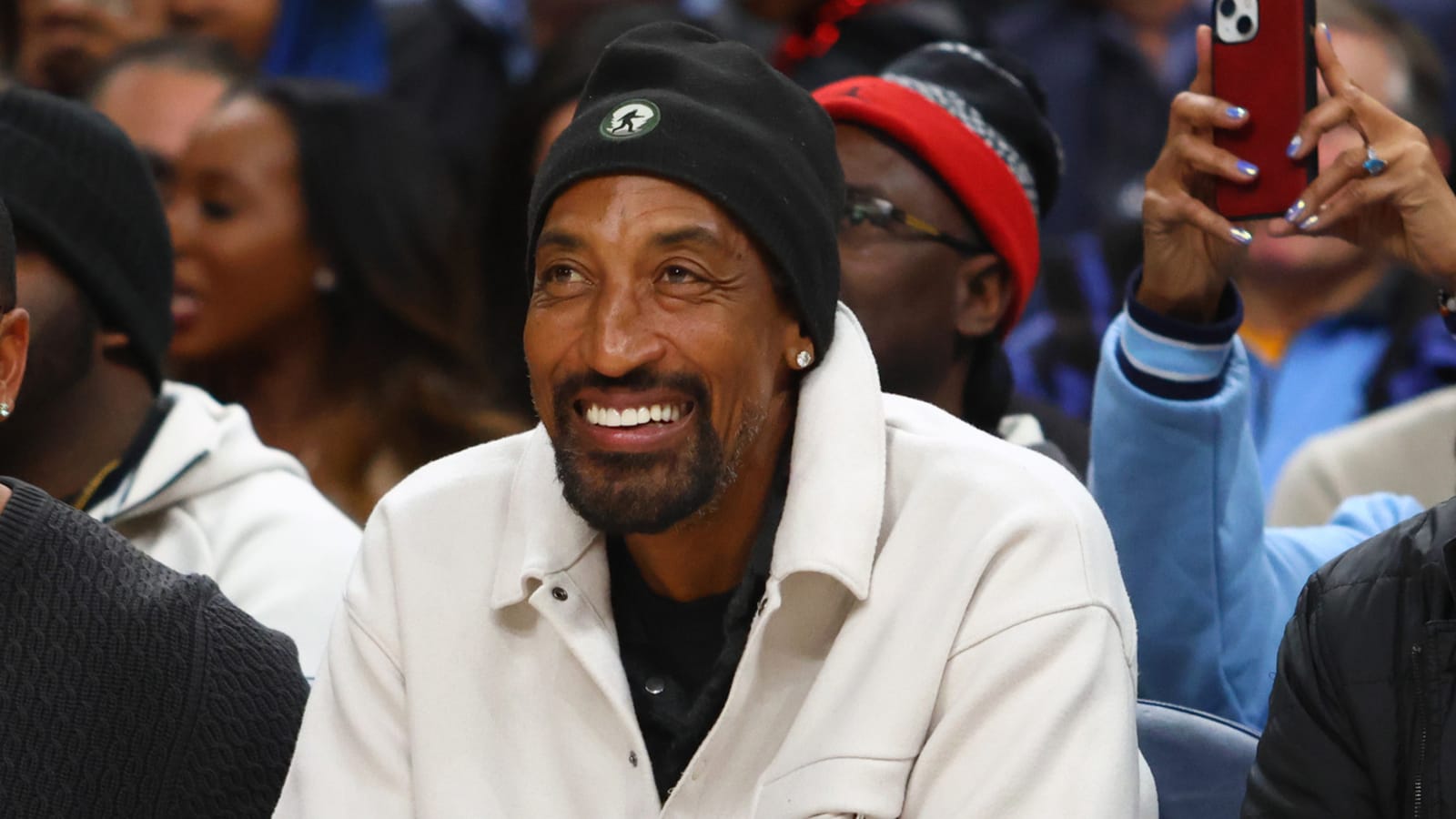 Scottie Pippen never felt an urge to befriend Michael Jordan on Bulls: ‘I wasn’t going to be one of those people desperately trying to get Michael to like me’