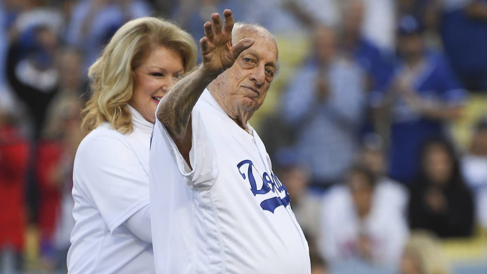 Sports world pays tribute to Dodgers icon Tommy Lasorda