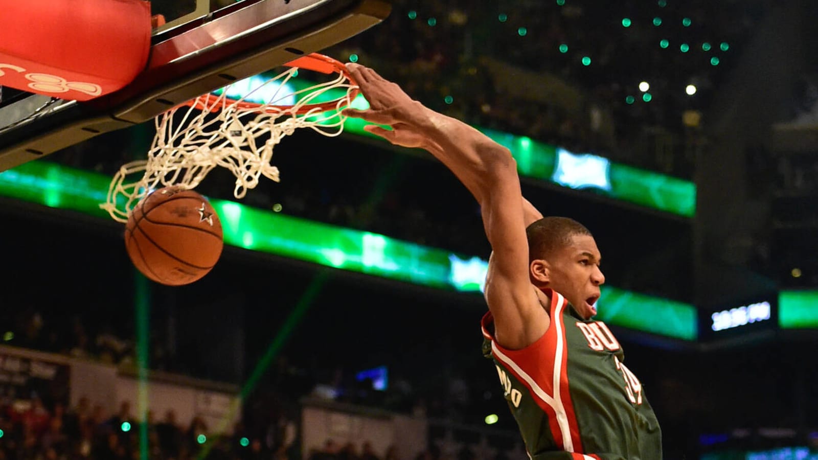 Looking back on Giannis Antetokounmpo in the 2015 Dunk Contest