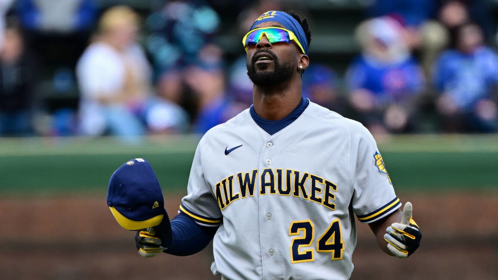 Brewers, Cubs benches clear after Andrew McCutchen HBP