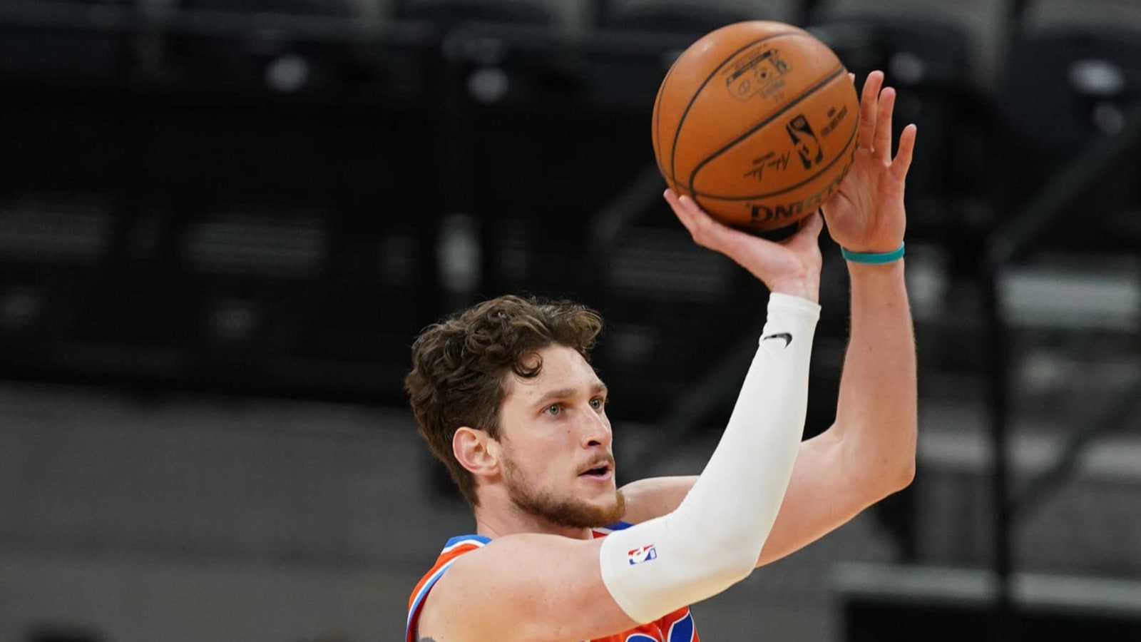 Thunder to re-sign Mike Muscala on two-year deal