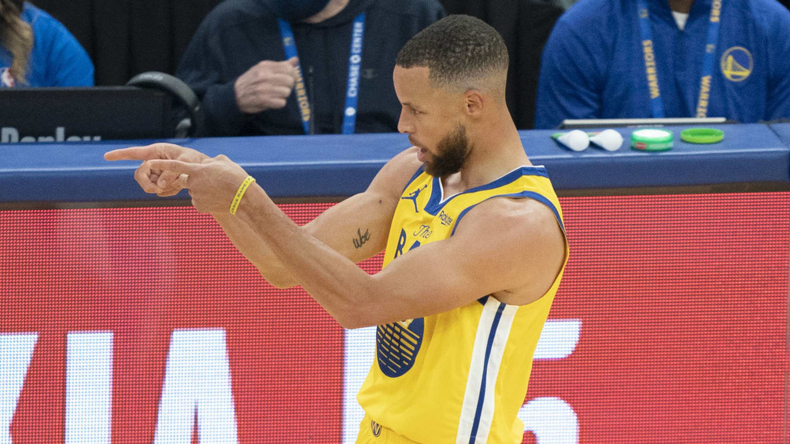 Stephen Curry sets NBA record for three-pointers in a month