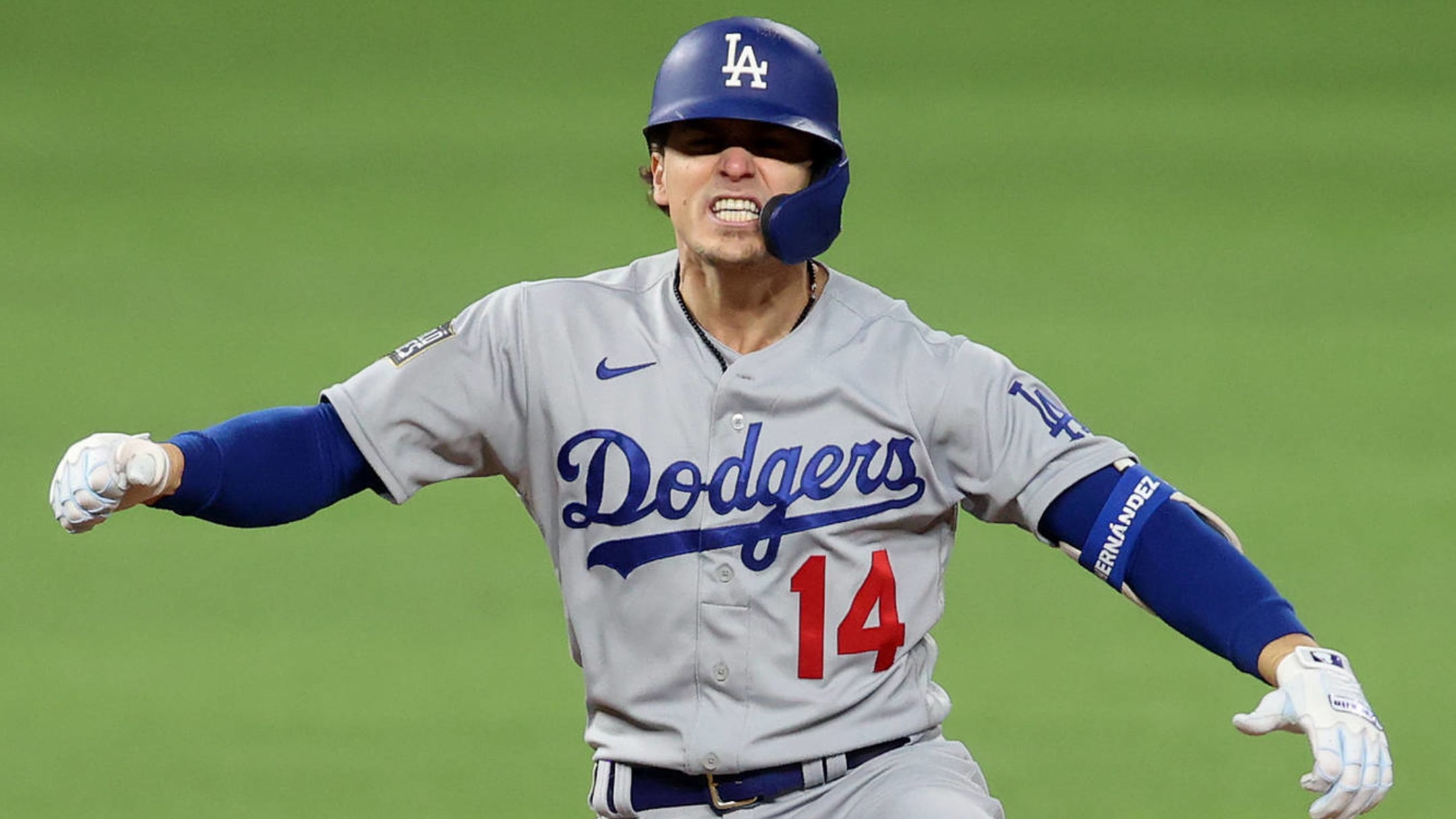 Red Sox sign Enrique Hernández to two-year deal, per report - MLB Daily Dish