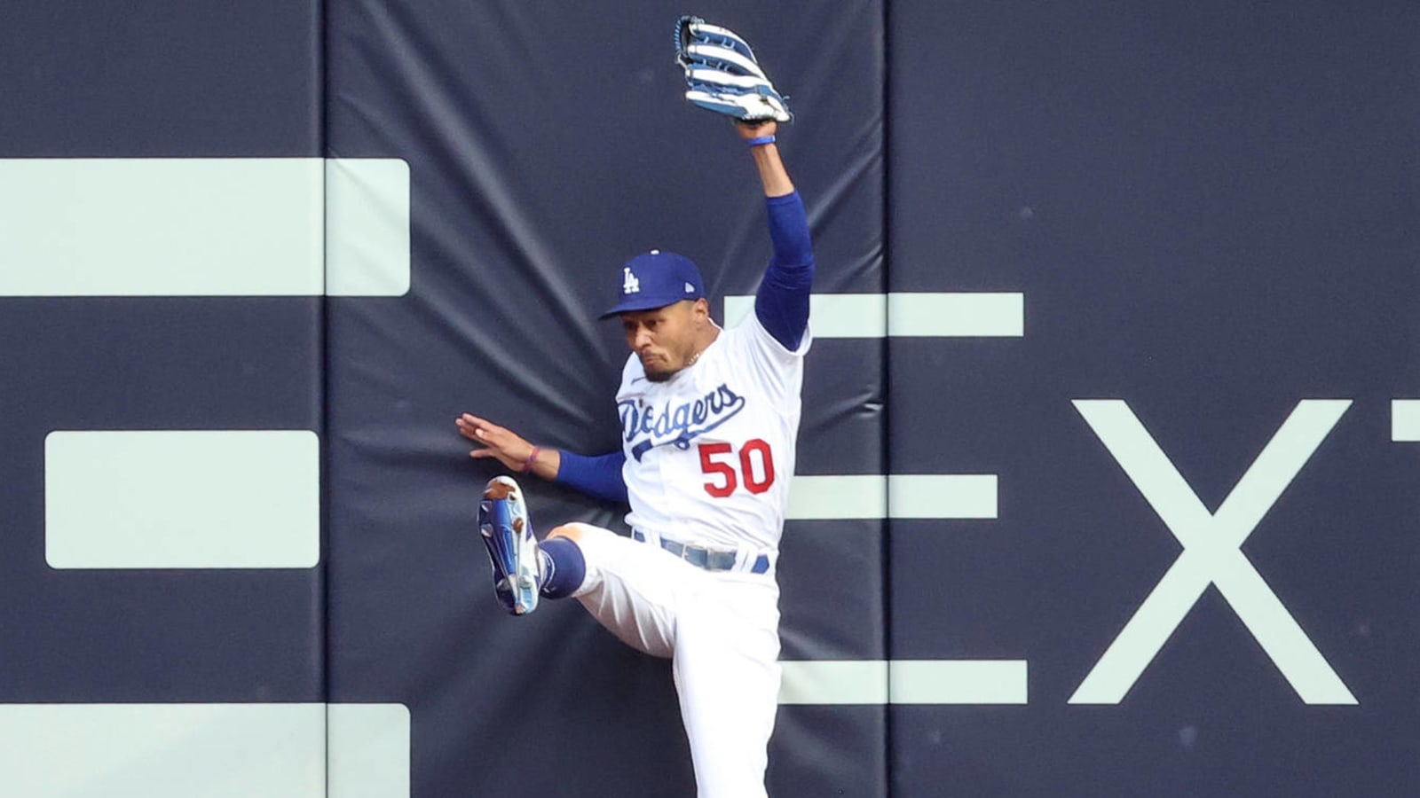 Betts robs Ozuna with great catch as Dodgers force Game 7