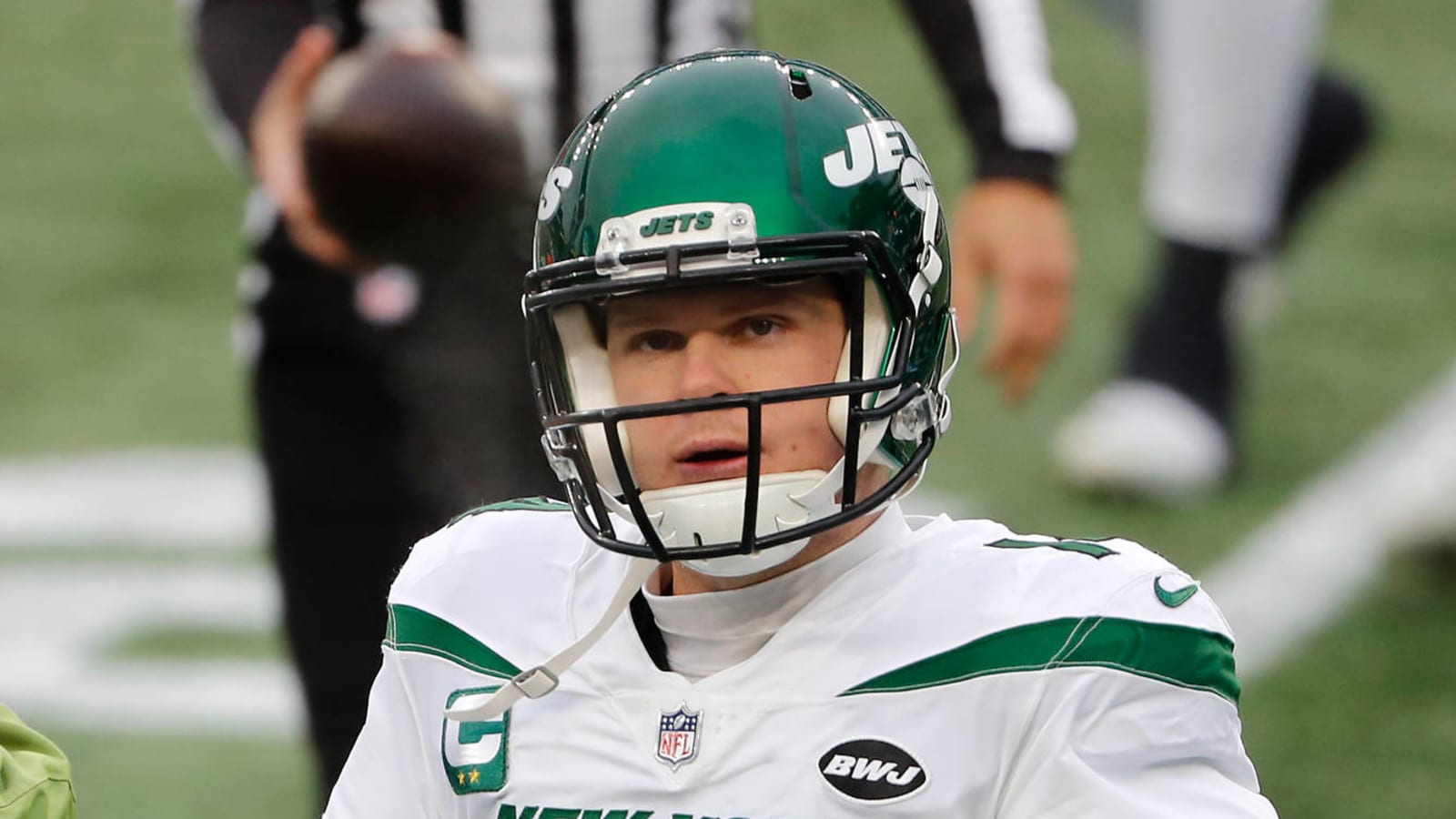 Jets trade QB Sam Darnold to Panthers for three draft picks