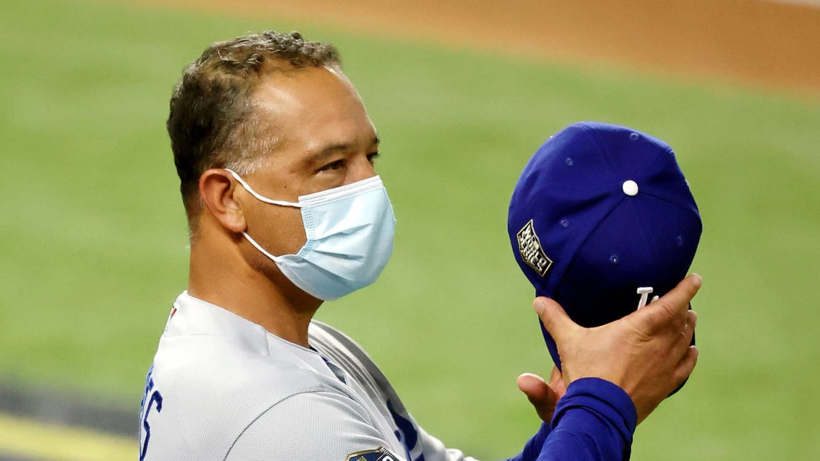 Dave Roberts booed for taking Clayton Kershaw out of Game 5