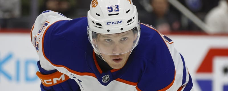 Former Oiler Jeff Skinner signs one-year deal with Sharks