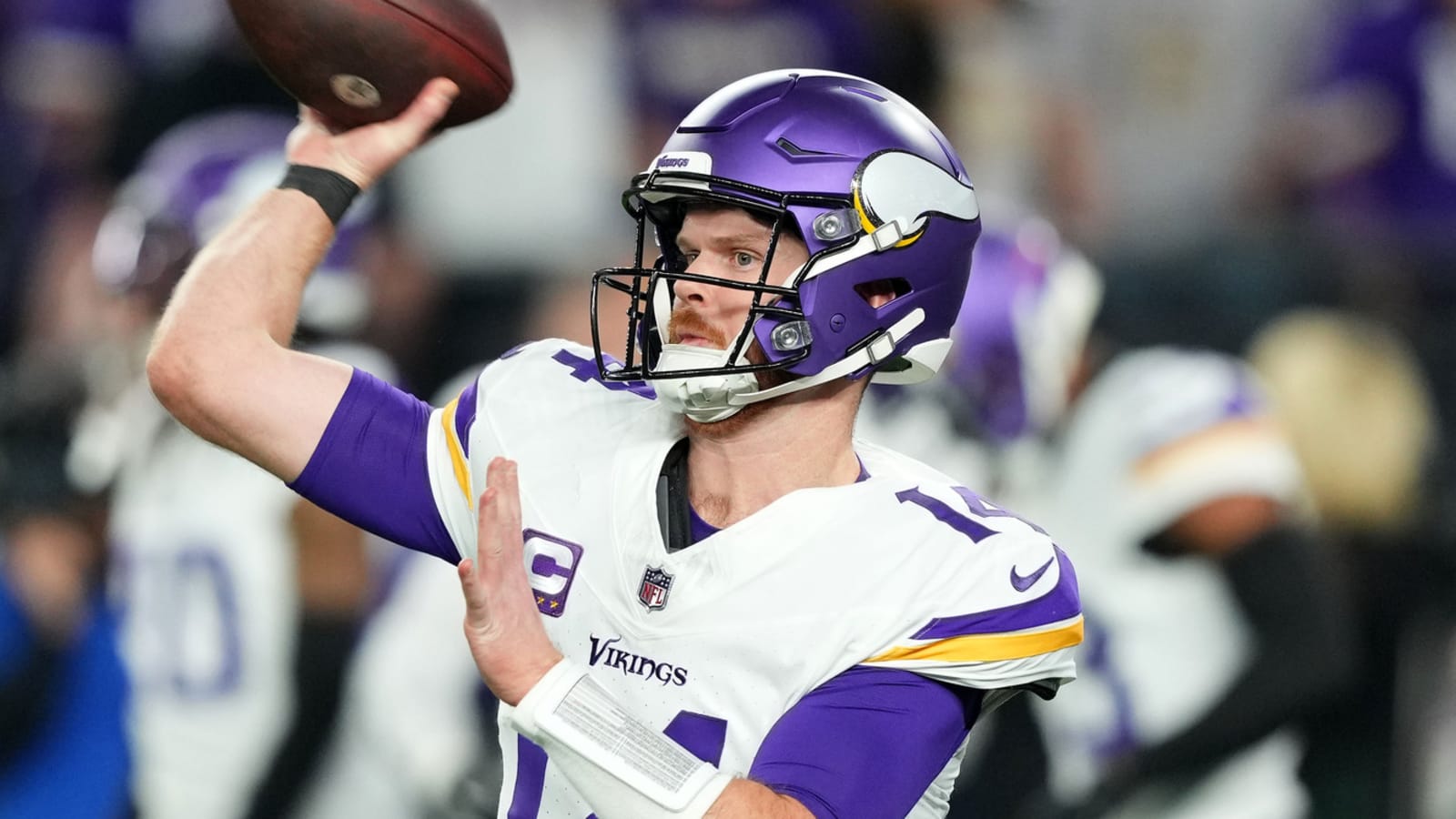 Top 10 2025 NFL free-agent quarterbacks: Where does Sam Darnold rank after 'MNF' clunker?