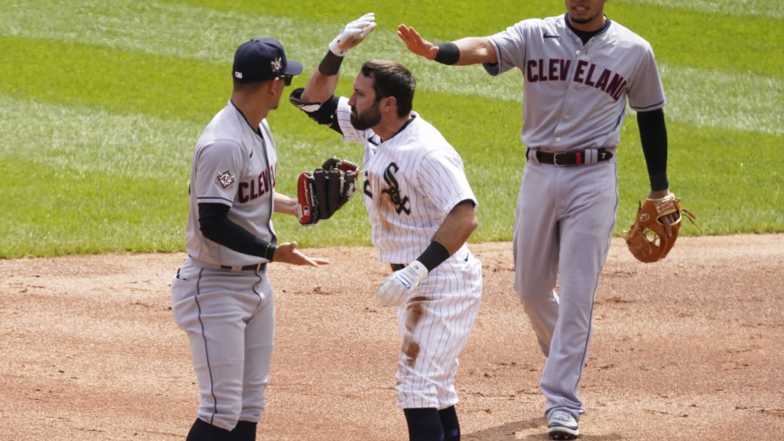 Benches clear in first inning of IndiansWhite Sox game Yardbarker