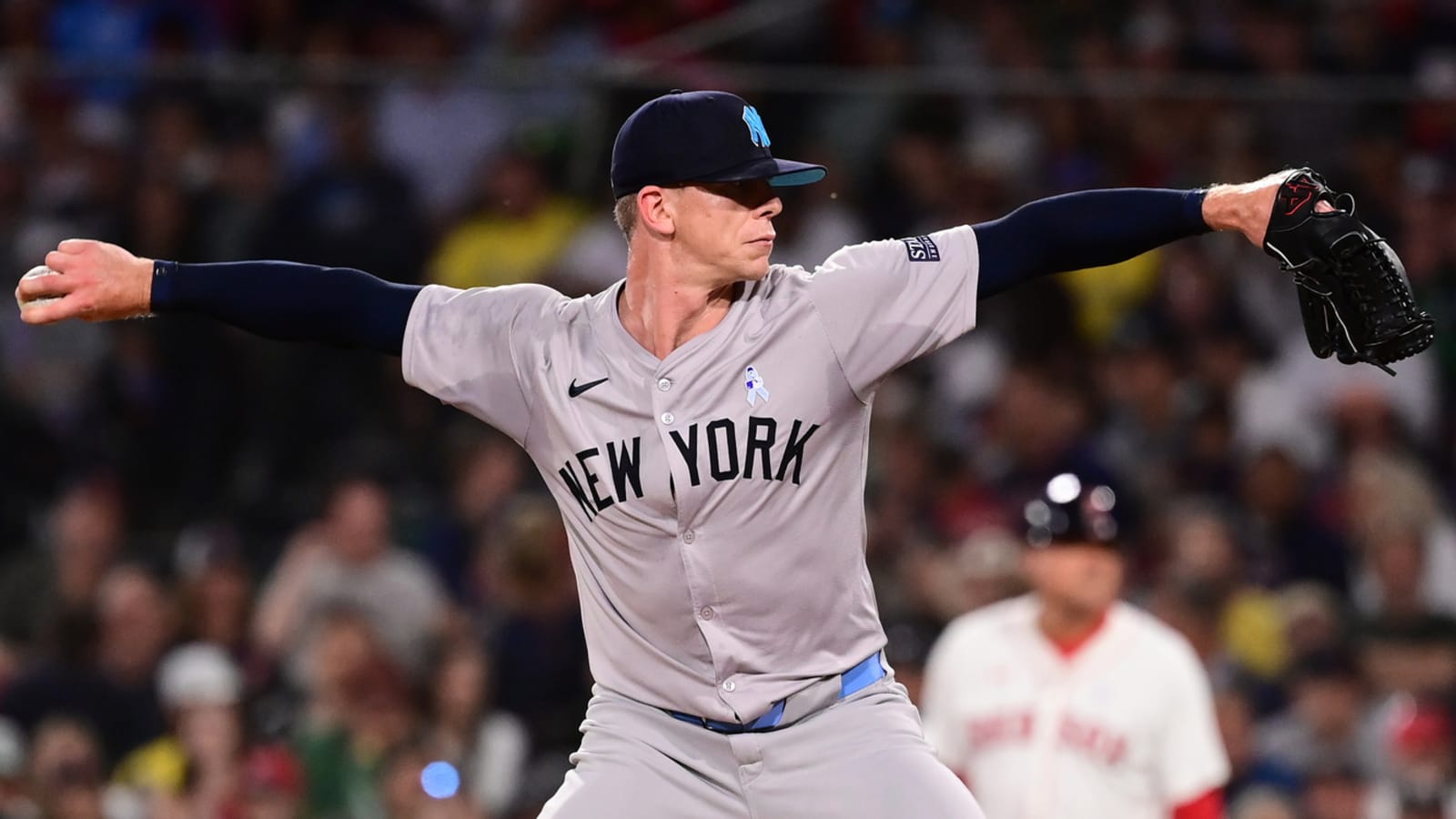 Yankees place two right-handers on IL amid flurry of roster moves
