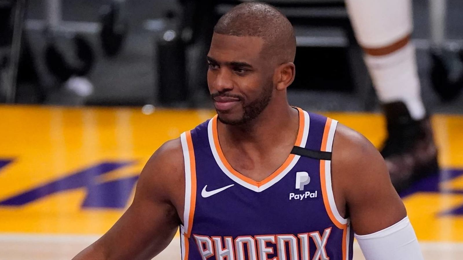 Suns guard Chris Paul a game-time decision for Game 4 vs. Lakers with shoulder injury