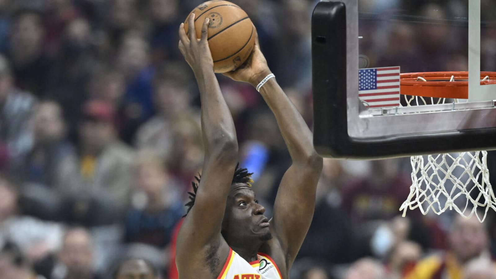 Hawks' Clint Capela to have MRI after hyperextending knee against Cavaliers