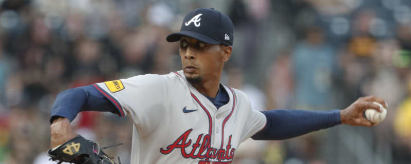 Braves re-sign two pitchers to minor league deals