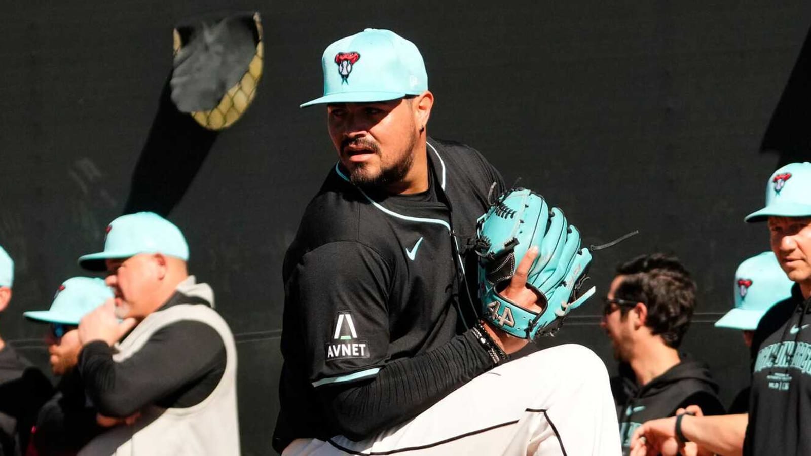 Diamondbacks bring back left-hander on minors pact