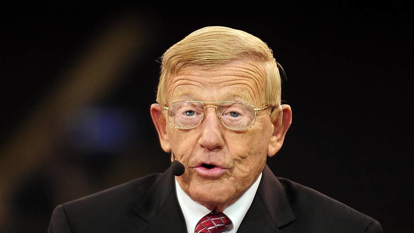 Lou Holtz rips Michigan over sign-stealing allegations