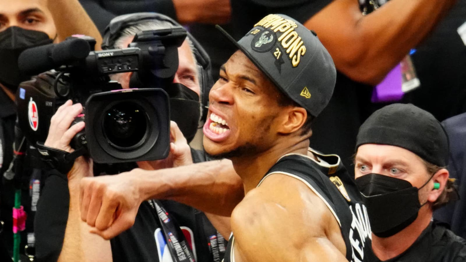 Giannis has great reaction to him, two brothers being champions