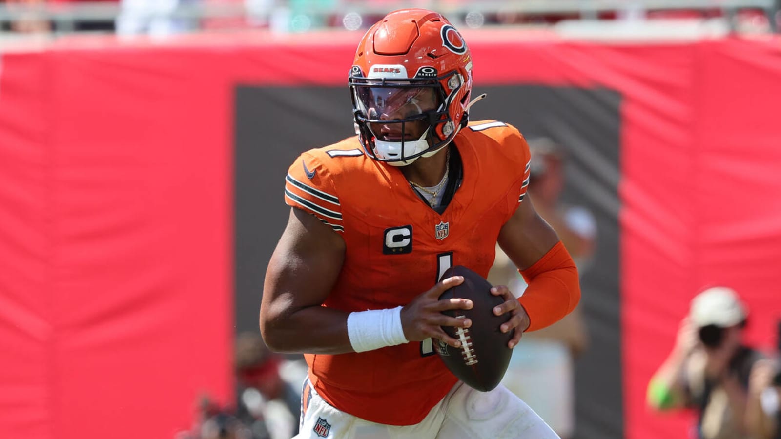 Why Justin Fields isn't emerging as Bears franchise QB