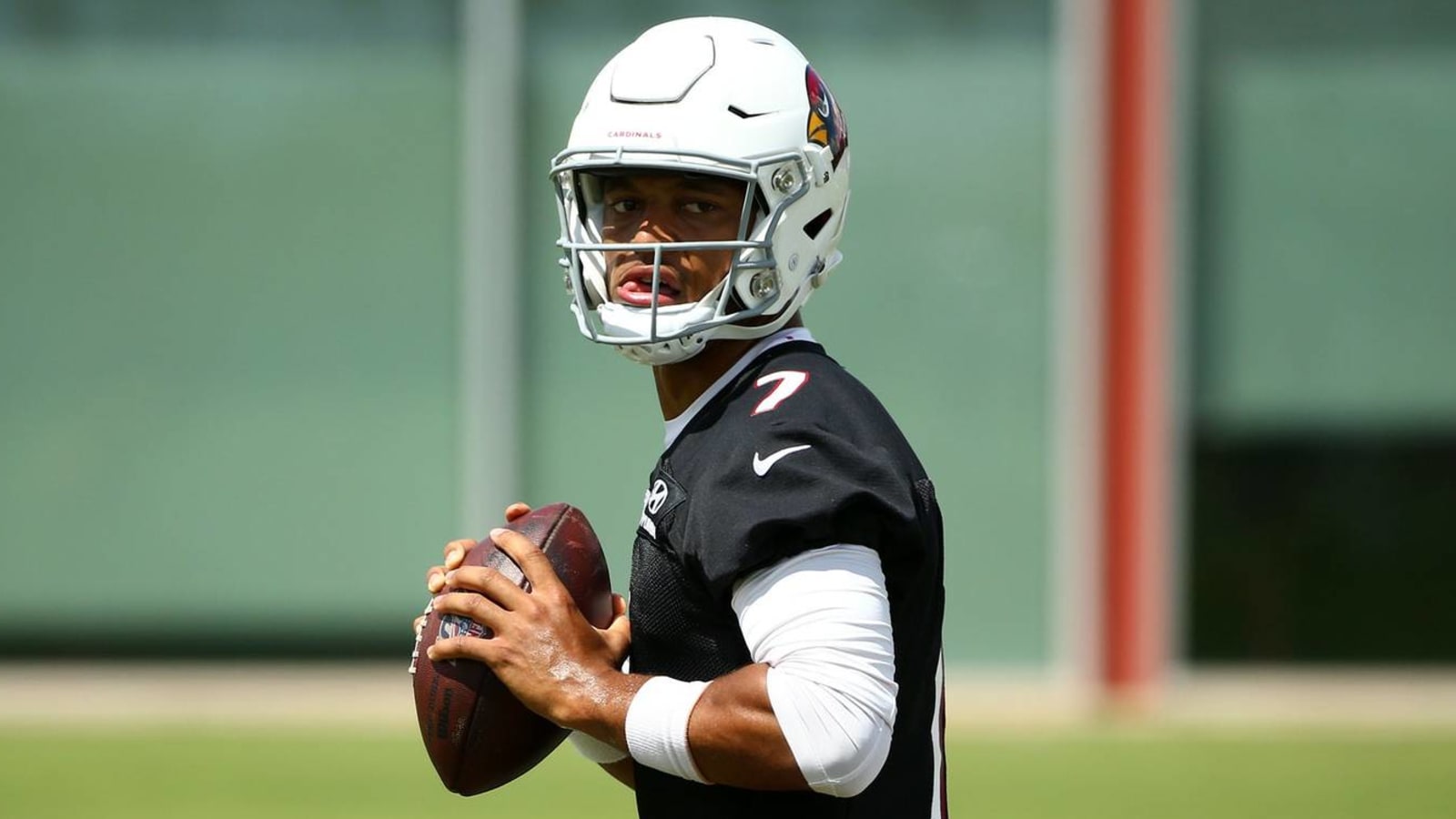 Colts sign QB Brett Hundley in wake of Wentz injury