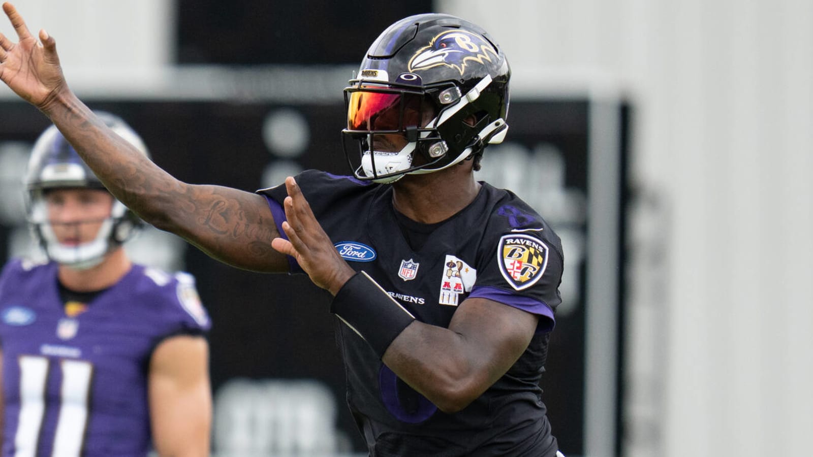 Lamar Jackson throwing 'ball with more velocity' after bulking up?
